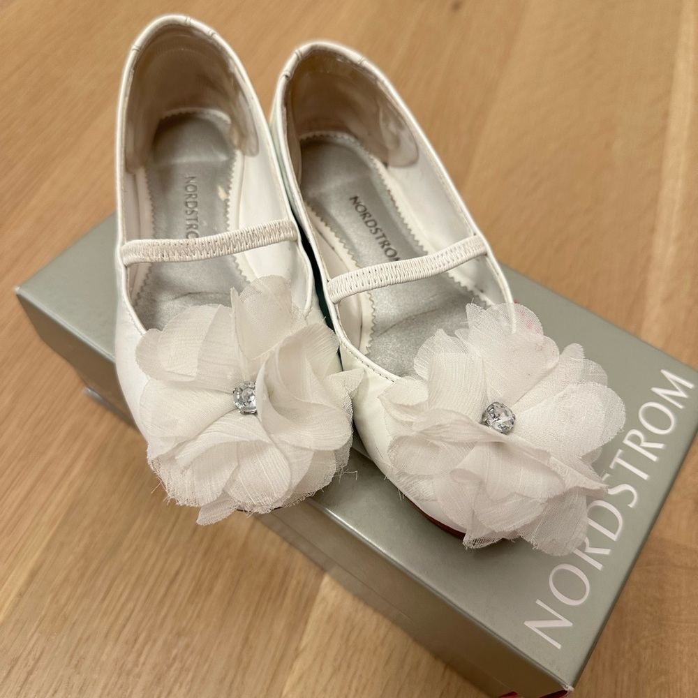Girls white dress shoes
